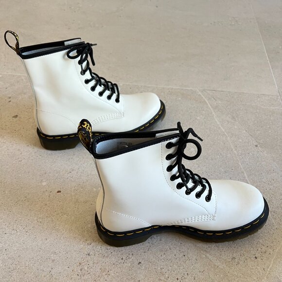 NWOT Dr Martens Smooth White Boots - Picture 3 of 10
